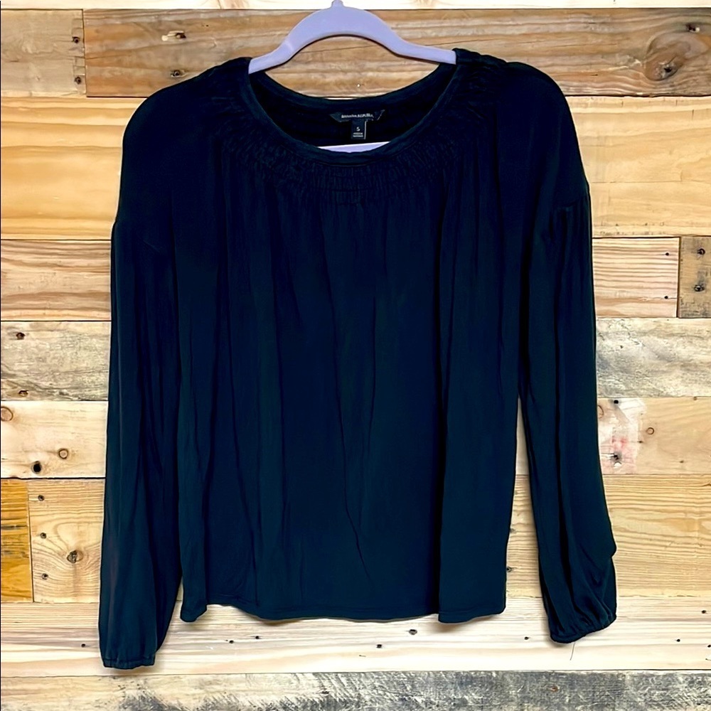 Banana Republic size Small Black Lightweight Soft Relaxed Fit Long Sleeve Blouse